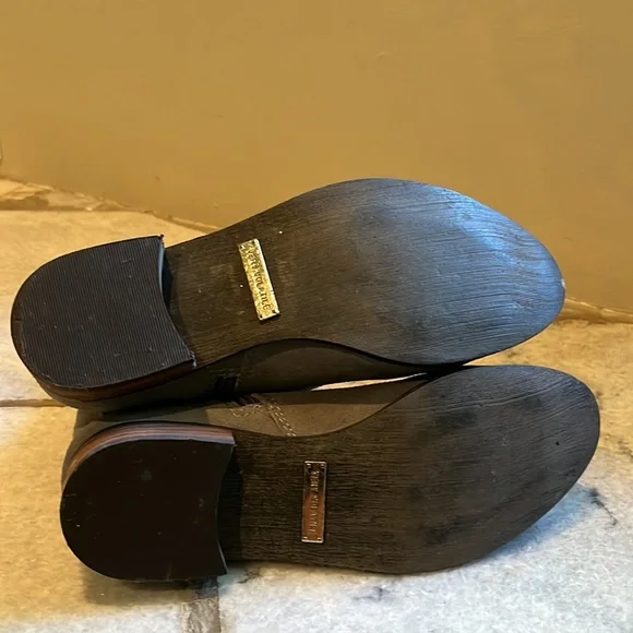 Very Volatile grey leather ankle boots. Size 7 - Picture 3 of 10